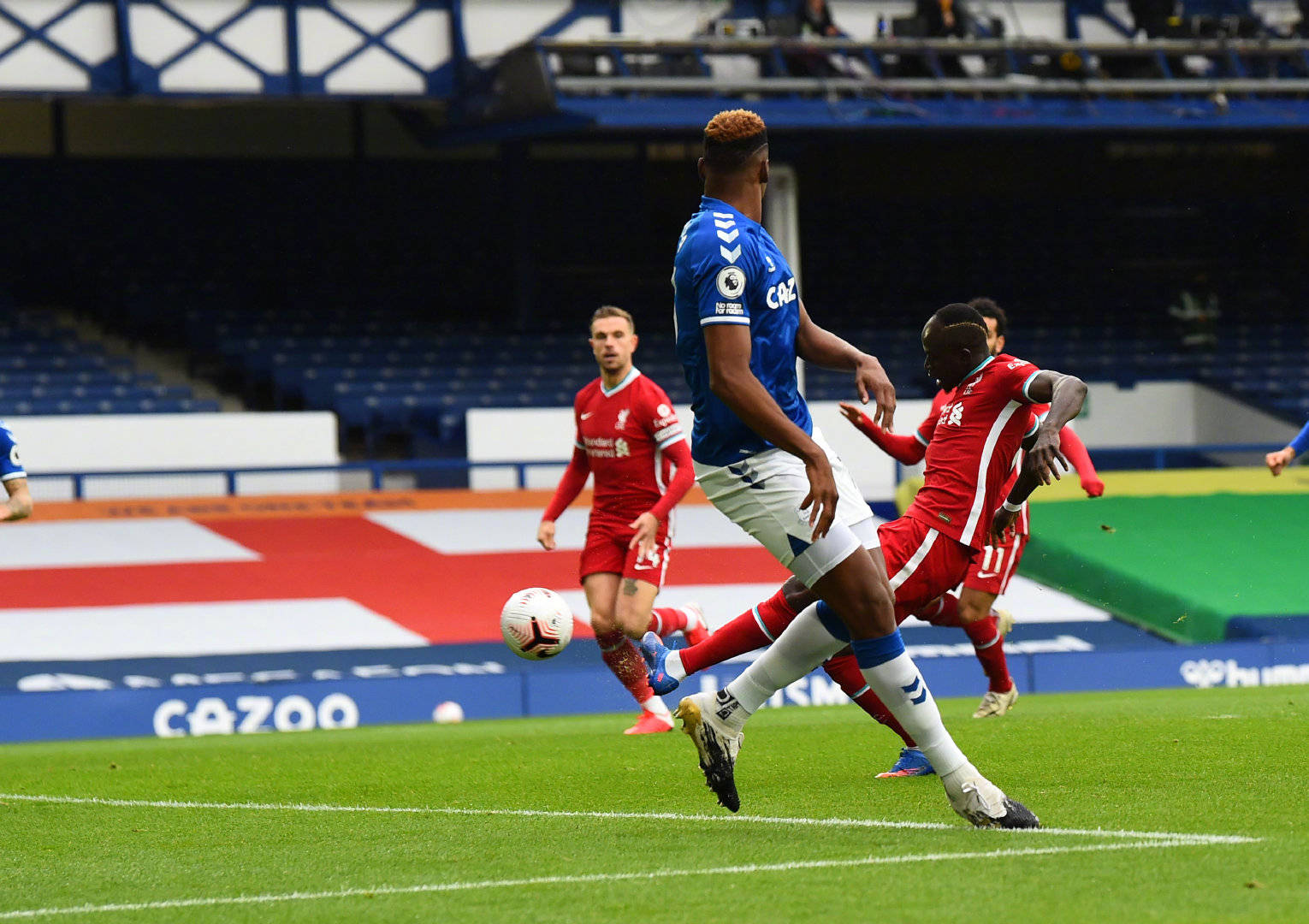 具威胁的一 具威胁的一